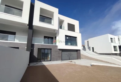 Moradia T4 para Venda em Corroios
