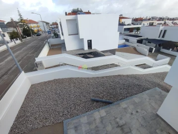 Moradia T4 para Venda em Corroios