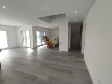 Moradia T4 para Venda em Corroios