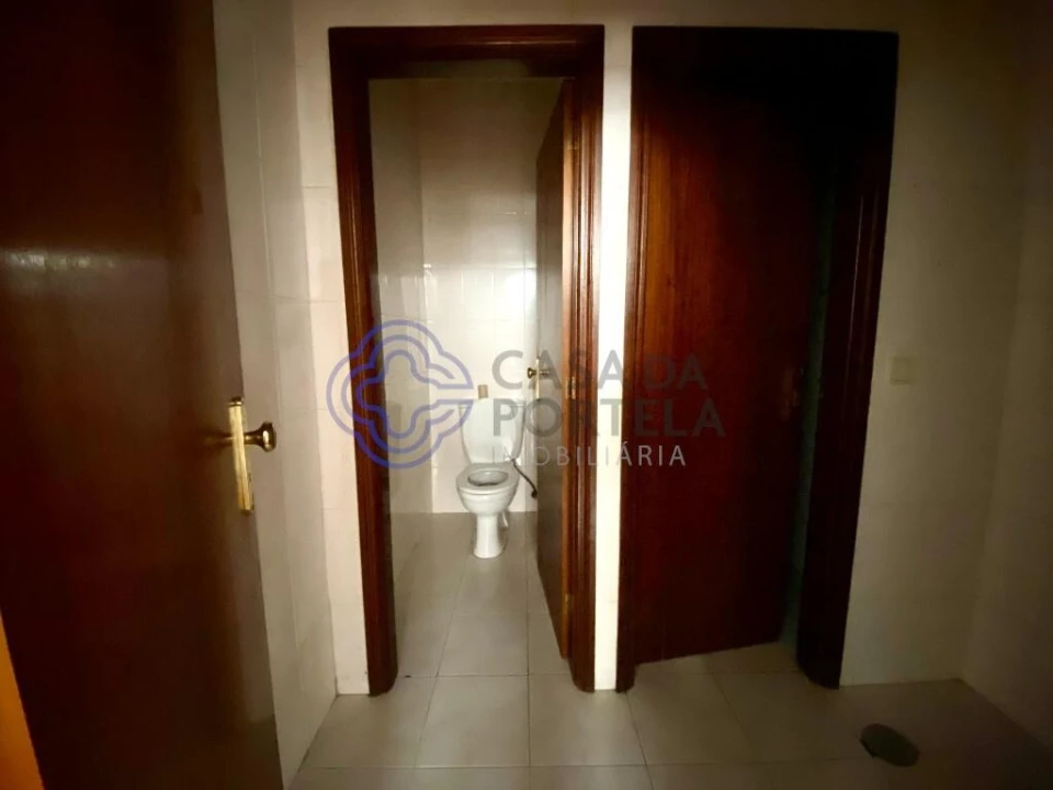 Loja para Venda em Fânzeres e São Pedro da Cova Foto 8