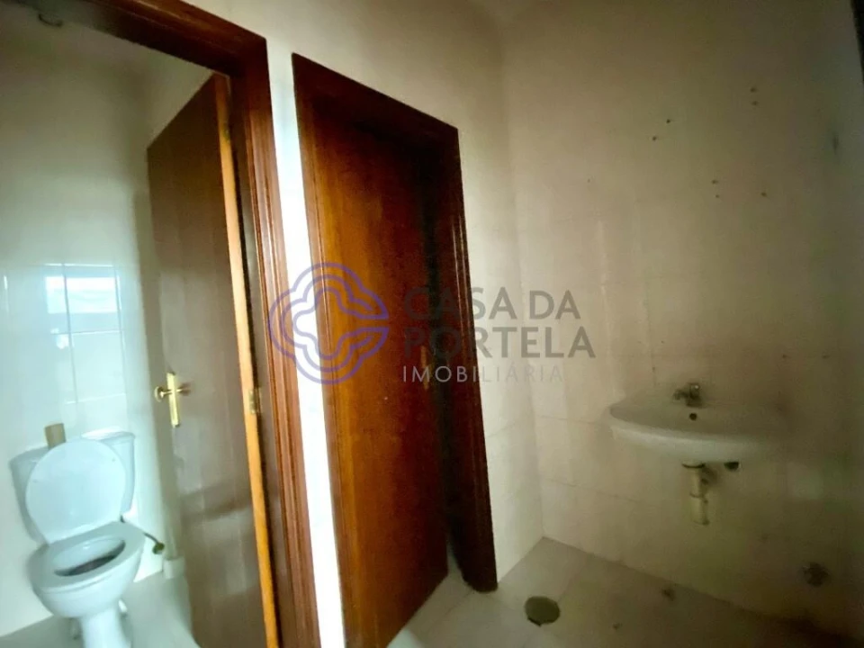 Loja para Venda em Fânzeres e São Pedro da Cova Foto 7