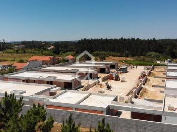 Moradia T3 para Venda em Santa Maria, São Pedro e Sobral da Lagoa