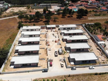Moradia T3 para Venda em Santa Maria, São Pedro e Sobral da Lagoa