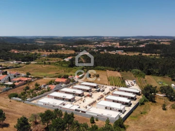 Moradia T3 para Venda em Santa Maria, São Pedro e Sobral da Lagoa