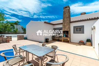 Moradia T4 para Venda em Quarteira