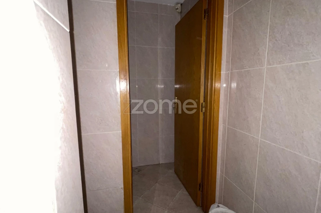 Negócio para Venda em Gulpilhares e Valadares Foto 12