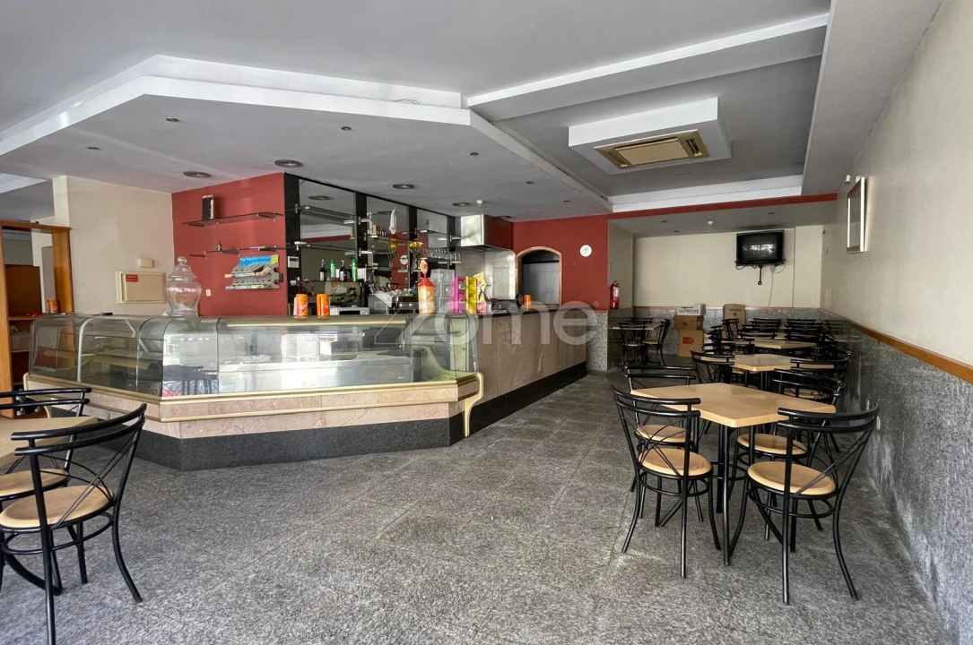 Negócio para Venda em Gulpilhares e Valadares Foto 1