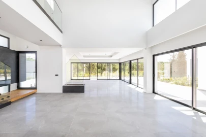 Moradia T5 para Venda em Quarteira