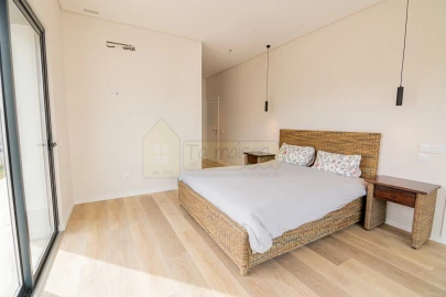 Moradia T3 para Venda em Loule (São Sebastião)
