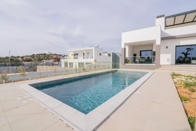 Moradia T3 para Venda em Loule (São Sebastião)