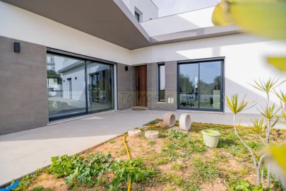 Moradia T3 para Venda em Loule (São Sebastião)