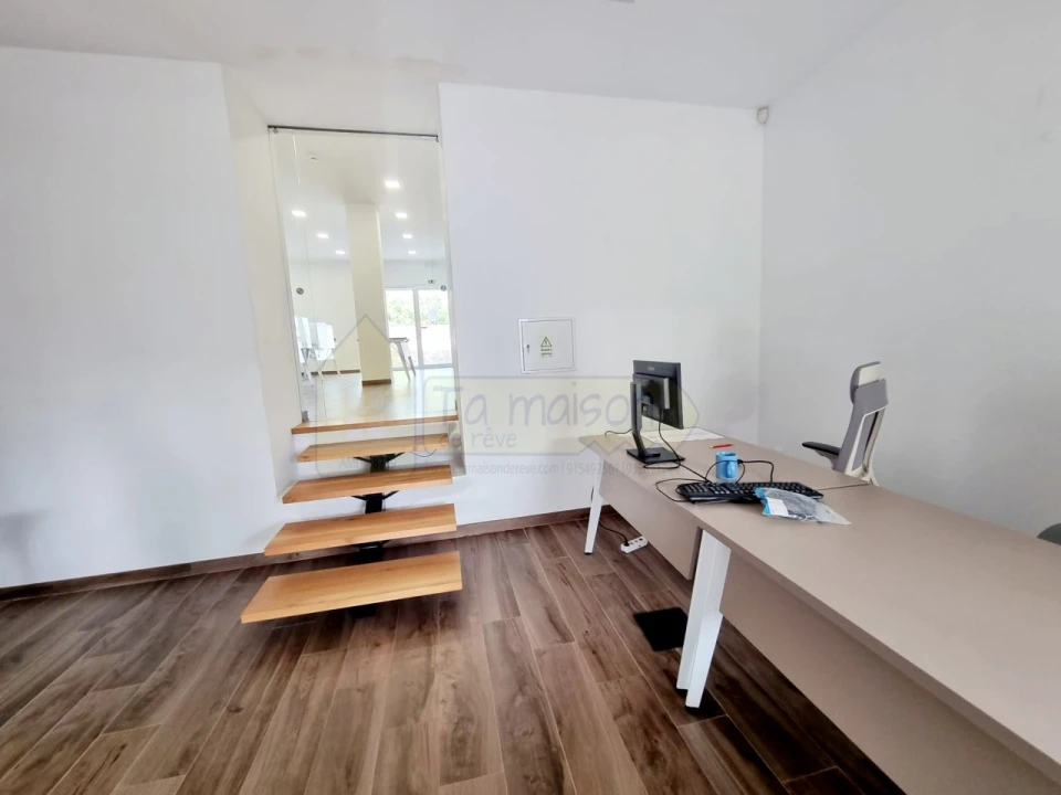 Moradia T7 para Venda em Santa Barbara de Nexe Foto 10