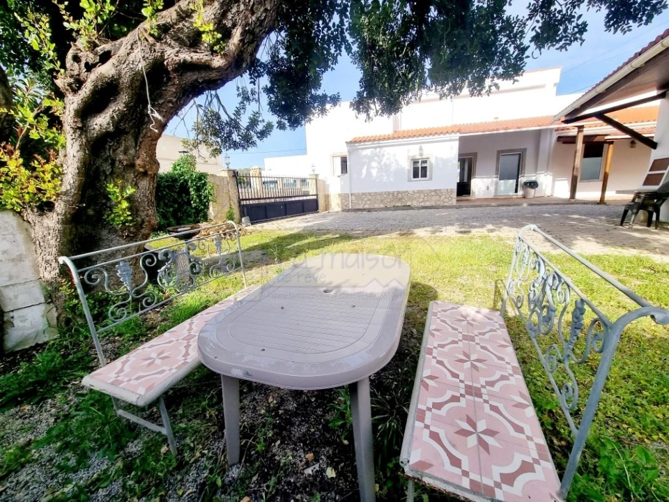 Moradia T7 para Venda em Santa Barbara de Nexe Foto 2