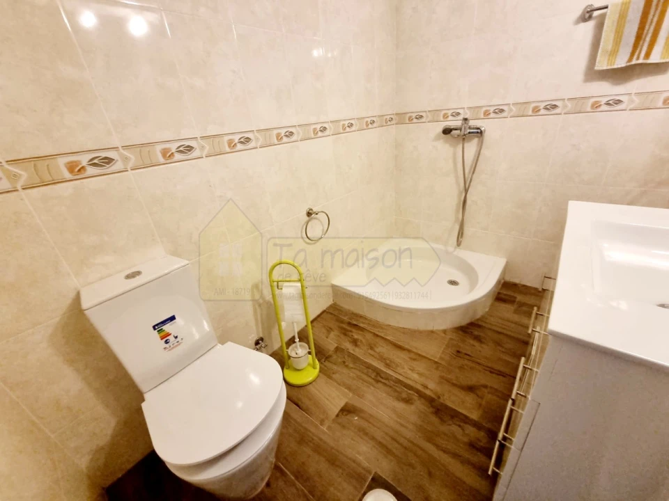 Moradia T7 para Venda em Santa Barbara de Nexe Foto 14
