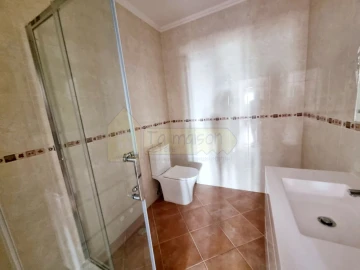 Moradia T7 para Venda em Santa Barbara de Nexe