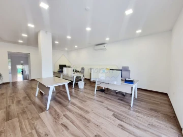 Moradia T7 para Venda em Santa Barbara de Nexe