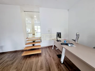 Moradia T7 para Venda em Santa Barbara de Nexe