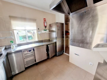 Moradia T7 para Venda em Santa Barbara de Nexe