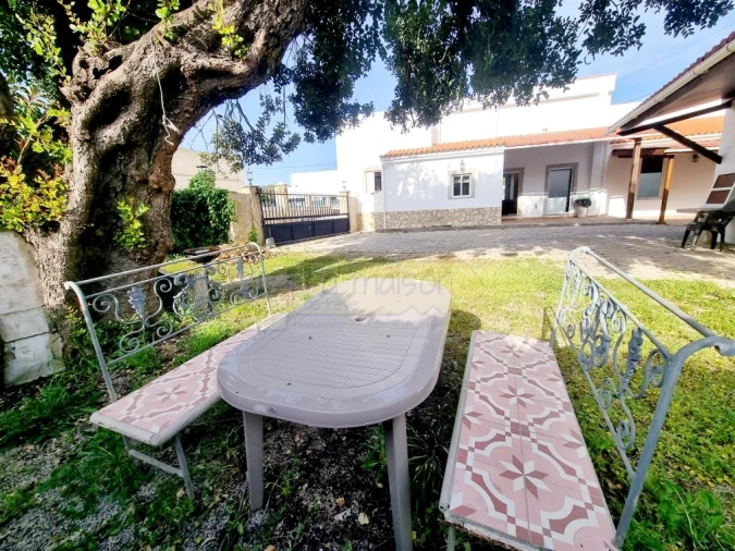 Moradia T7 para Venda em Santa Barbara de Nexe Foto 2
