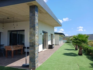 Moradia T4 para Venda em Querença, Tôr e Benafim