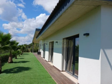 Moradia T4 para Venda em Querença, Tôr e Benafim