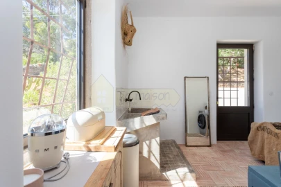 Moradia T4 para Venda em Santa Barbara de Nexe