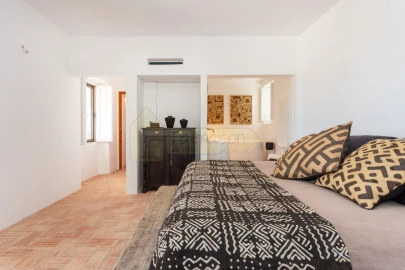 Moradia T4 para Venda em Santa Barbara de Nexe