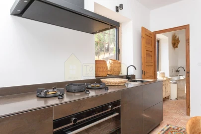 Moradia T4 para Venda em Santa Barbara de Nexe