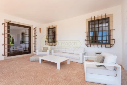 Moradia T4 para Venda em Santa Barbara de Nexe