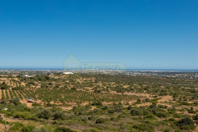 Moradia T4 para Venda em Santa Barbara de Nexe