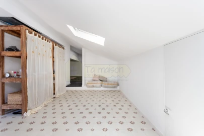 Moradia T4 para Venda em Santa Barbara de Nexe