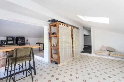 Moradia T4 para Venda em Santa Barbara de Nexe