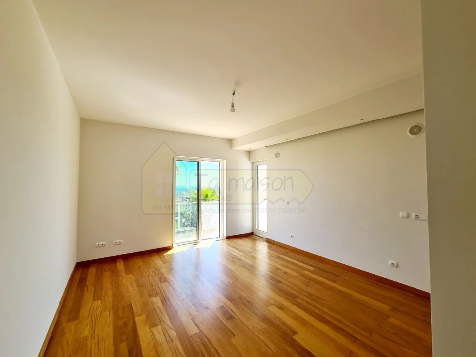 Moradia para Venda em Santa Barbara de Nexe Foto 8