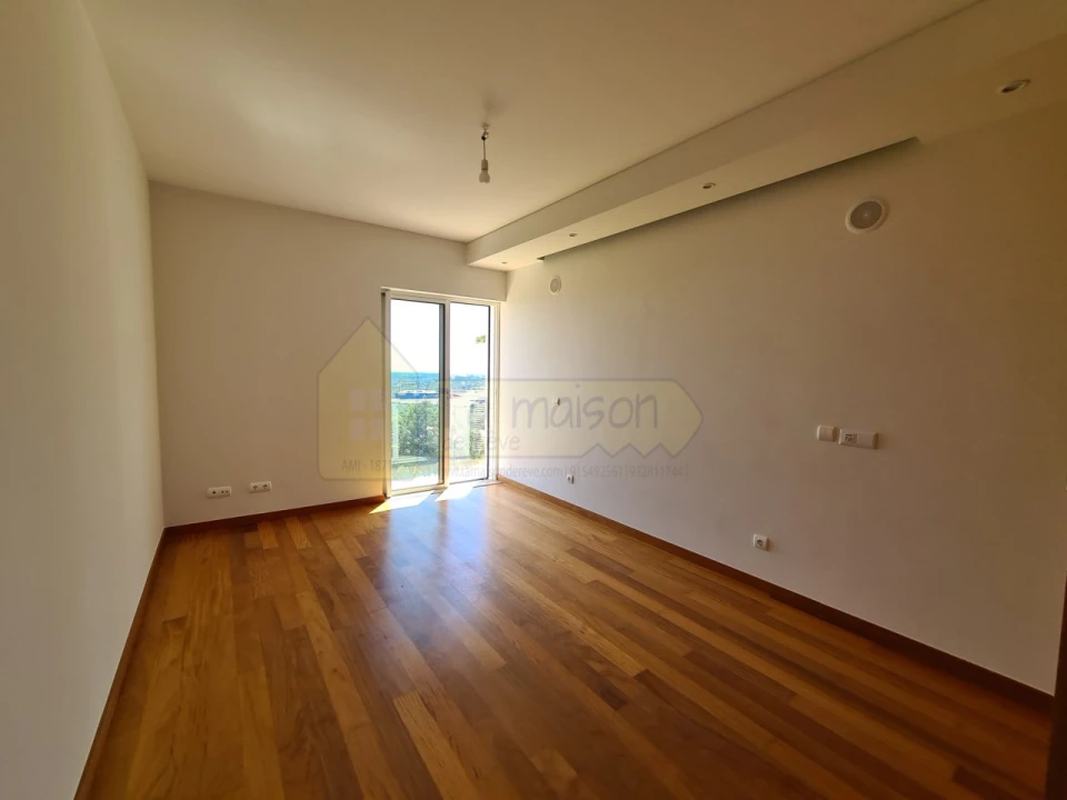 Moradia para Venda em Santa Barbara de Nexe Foto 9