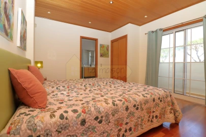 Moradia T4 para Venda em Quarteira