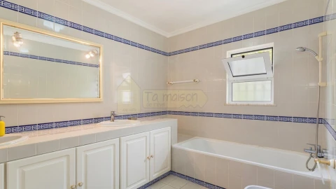 Moradia T4 para Venda em Almancil