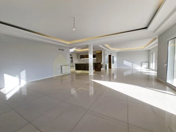Moradia T6 para Venda em Conceição e Estoi