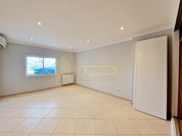Moradia T6 para Venda em Conceição e Estoi