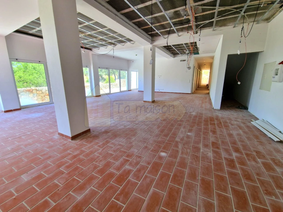 Moradia T8 para Venda em Salir Foto 12