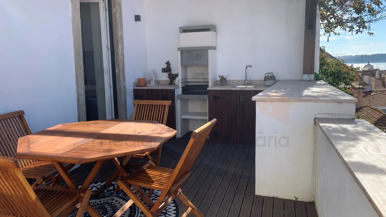 Apartamento T2 para Arrendamento em Santa Maria Maior Foto 4