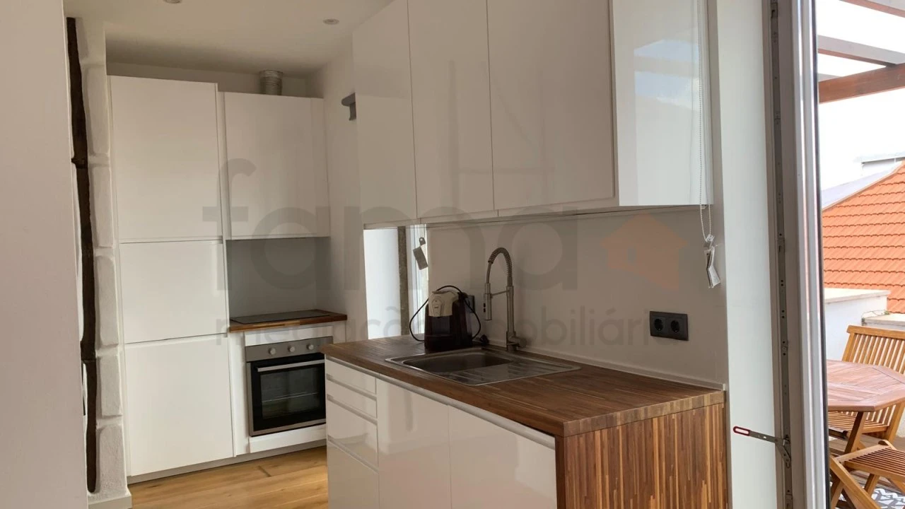 Apartamento T2 para Arrendamento em Santa Maria Maior Foto 6