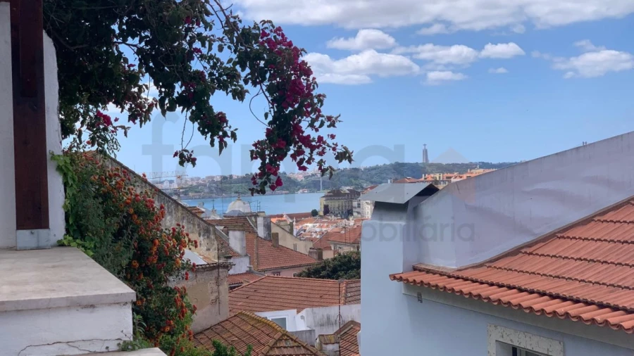 Apartamento T2 para Arrendamento em Santa Maria Maior Foto 3