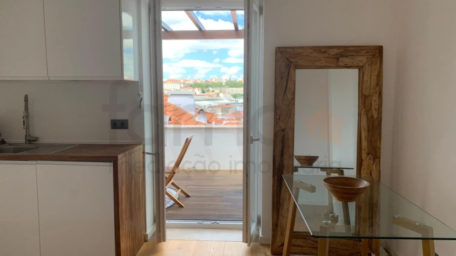 Apartamento T2 para Arrendamento em Santa Maria Maior