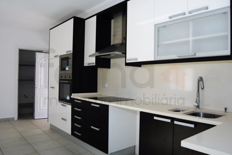Moradia T4 para Venda em Ericeira Foto 14
