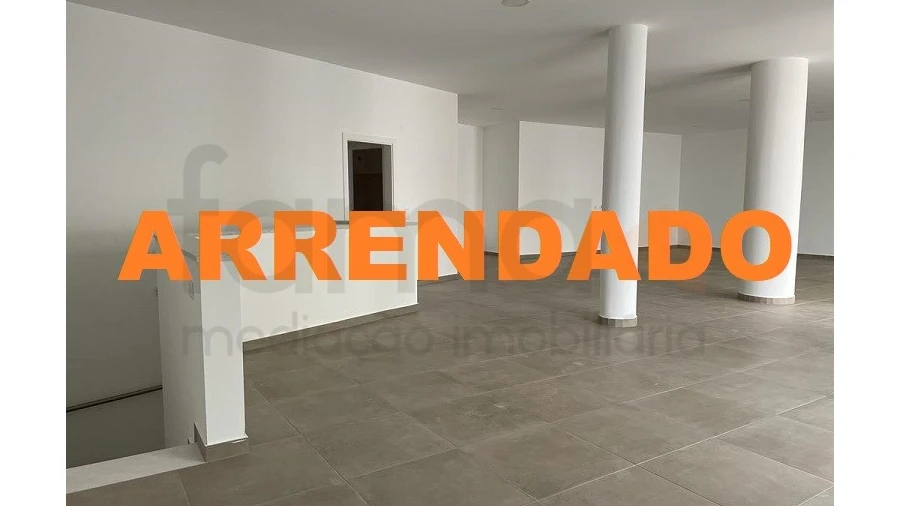 Loja para Arrendamento em Carnaxide e Queijas