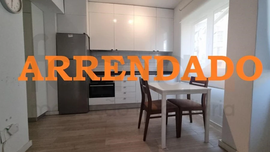 Apartamento T1 para Arrendamento em Carnaxide e Queijas