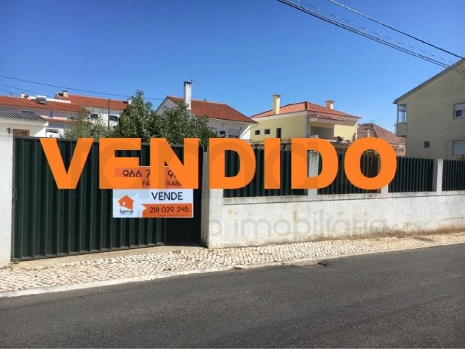 Terreno para Venda em Pontinha e Famões Foto 1