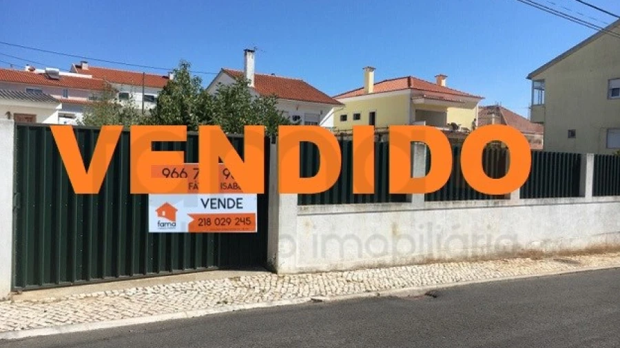 Terreno para Venda em Pontinha e Famões