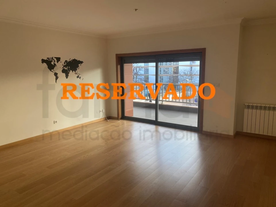 Apartamento T1 para Arrendamento em Carnide Foto 1