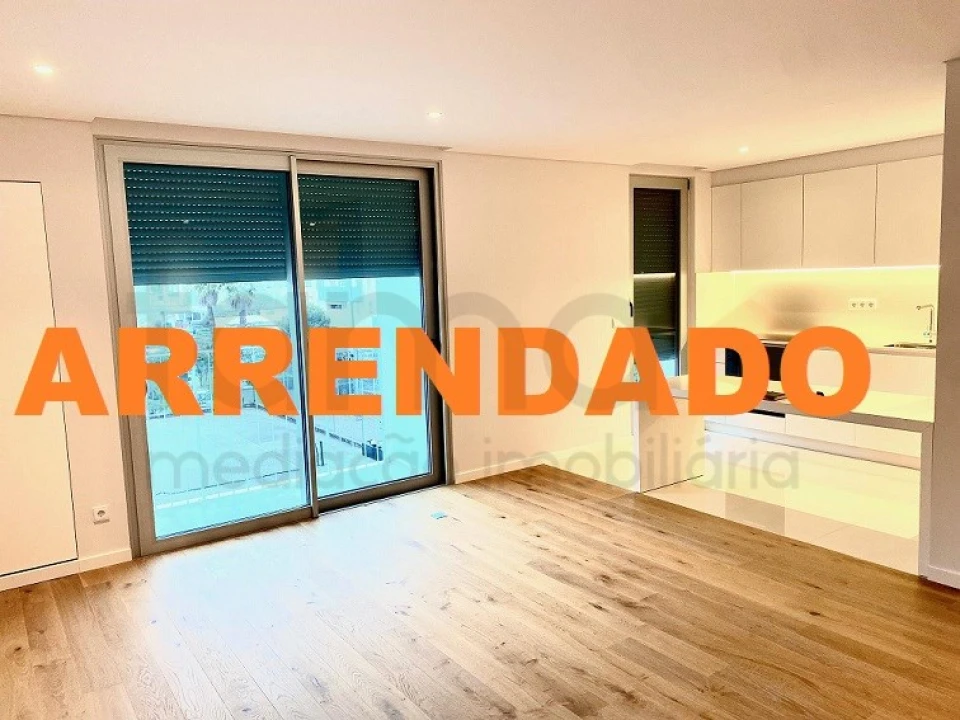 Apartamento T1 para Arrendamento em Carnide Foto 1